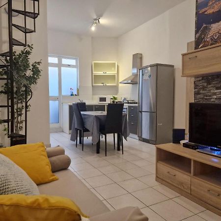 Balesa Property - Modern Duplex House In Central 슬리에마 외부 사진